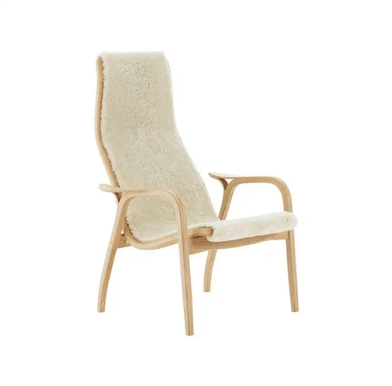 Swedese Lamino Sessel SH: 41 cm – Weiß pigmentierte Eiche/Moonlight-Schaffell