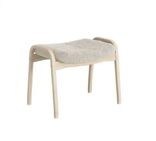 Swedese Lamino Fußhocker H: 48 cm – Weiß pigmentierte Eiche/Moonlight-Schaffell
