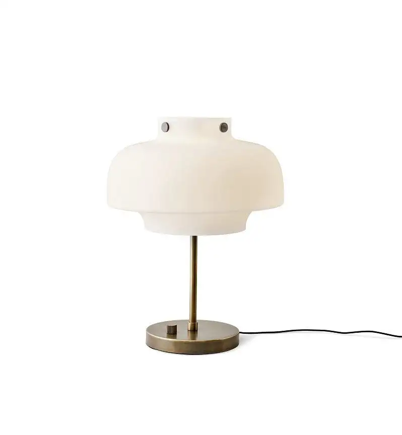 &Tradition Copenhagen SC13 Tischlampe H: 42 cm - Opalglas/bronziertes Messing