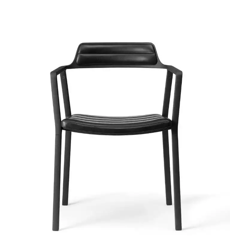 Vipp 451 Stuhl SH: 44,5 cm – Schwarzes Leder