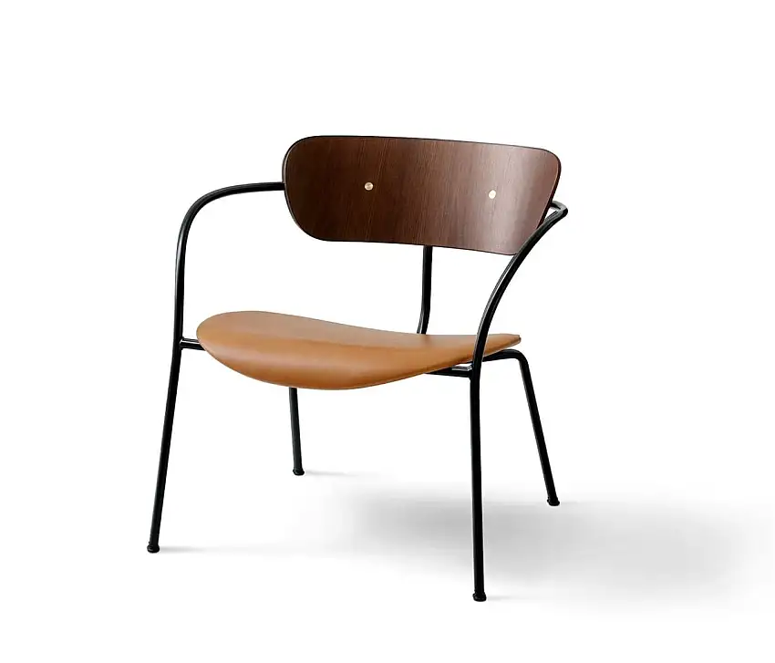 &Tradition Pavilion Lounge Chair AV6 – Walnuss/Cognac-Leder mit Messing