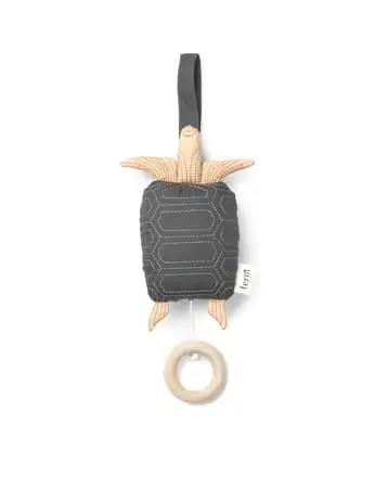 Ferm Living Turtle Quilted Music Mobile H: 13,5 cm - Deep Forest OUTLET