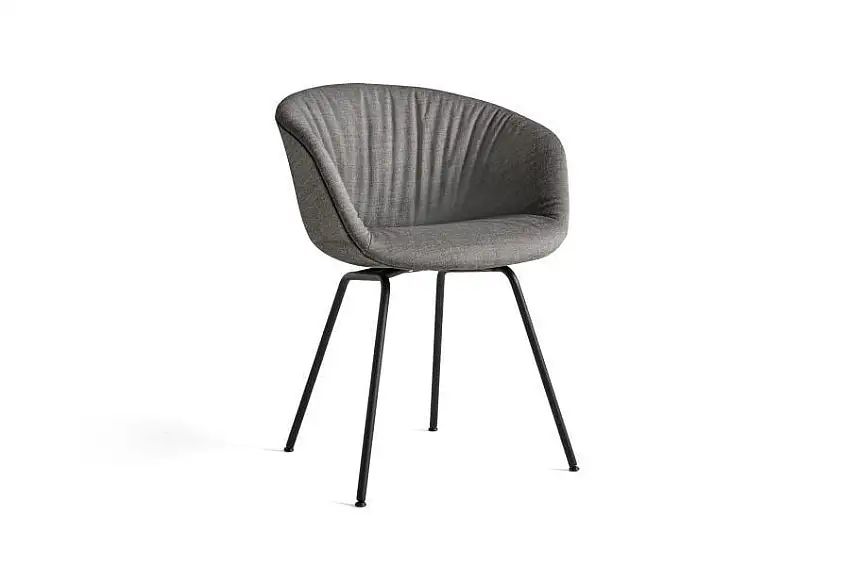 HAY AAC27 Soft About a Chair Esstischstuhl Vollgepolstert mit Armlehnen SH: 46 cm – Schwarz pulverbeschichteter Stahl/Remix 152