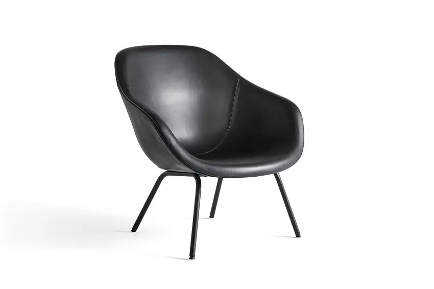 HAY AAL87 Stuhl SH: 36 cm – Schwarz pulverbeschichteter Stahl / Sense Schwarzes Leder