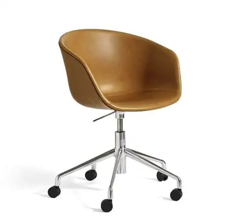 HAY AAC53 Vollgepolsterter Bürostuhl mit Rollen SH: 42,4 cm – Cognac Sense Leder/Aluminium