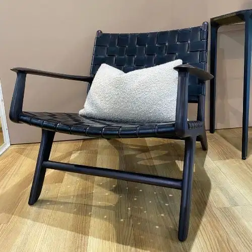 Encoded Lounge Chair A2 H: 73 cm - Schwarzes Teakholz / Schwarzes Leder AUSSTELLUNGSMODELLAUSLAUF OUTLET