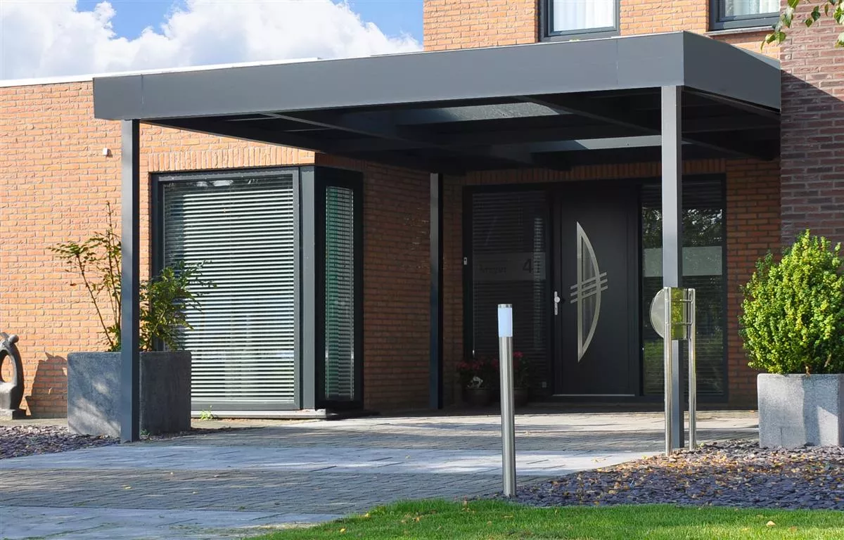 Gardendreams Einzel Flachdach-Carport 320 x 700 cm mit Dach aus 16 mm Sandwich Panele in Weiß für 1 Fahrzeug